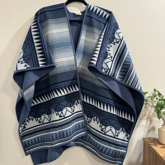 Woolrich Unisex One Size Aztec Southwest Geometric Print Fleece Wrap Poncho - Picture 1 of 4